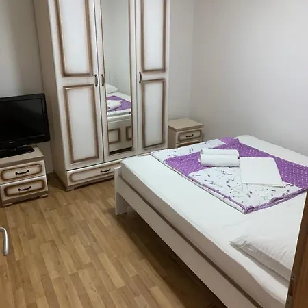 Entourage Apartment